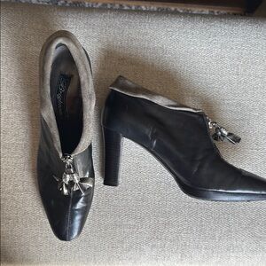 Brighton Black Heeled Boots with Sleek Design